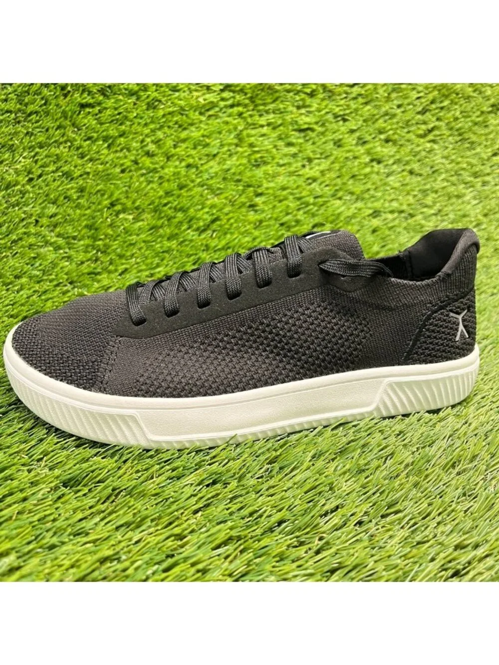 Flux Footwear Adapt Trainer Black White Womens Size 8 Athletic Shoes Sneakers